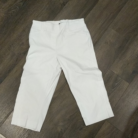 Reitmans Pants - Reitmans white stretch capris